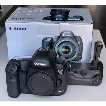 DSLR Camera